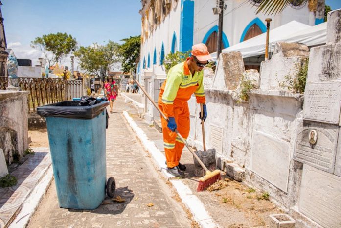 Serviços de limpeza em cemitérios públicos da capital são intensificados
