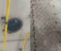 Passageiros se revoltam com goteira dentro de transporte público de Maceió