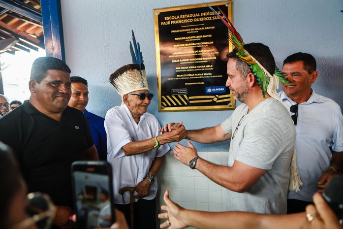 Paulo Dantas entrega escola indígena a Kariri-Xocós de Porto Real do Colégio para preservar raízes culturais