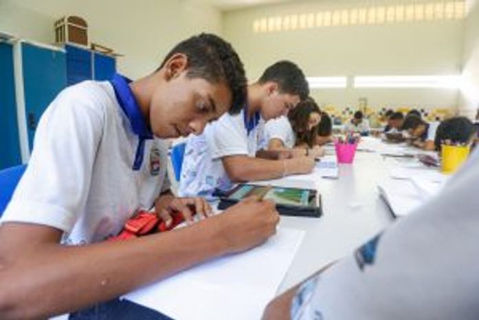 Programa Bolsa Formação beneficia alunos concluintes do ensino médio