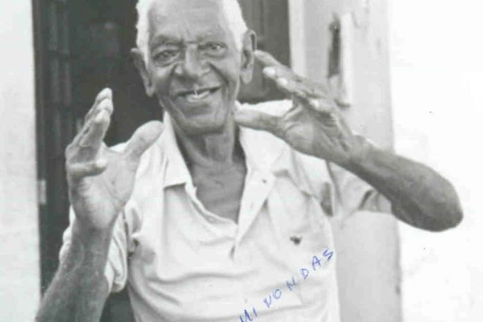 O goleiro alagoano, o preto Epaminondas que realizou “milagres” em campo, nasceu pobre ,e, pobre morreu-segundo Lauthenay Perdigão.