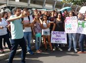 Candidato a prefeito protesta contra "privatização" de HGE
