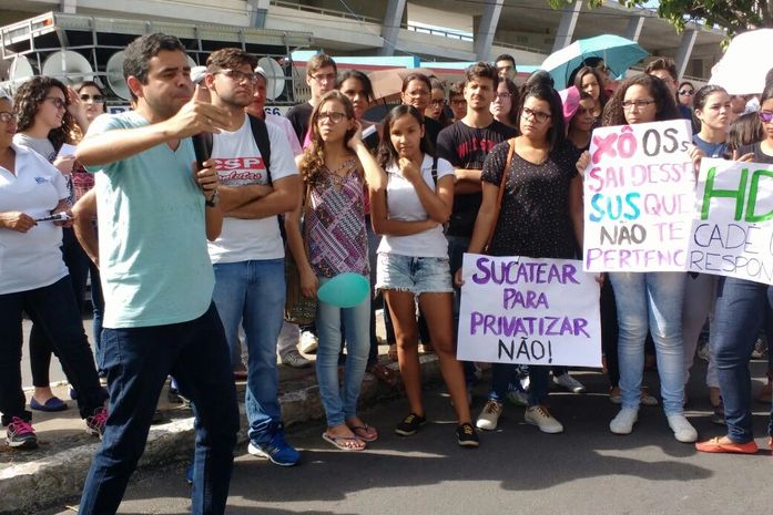 Candidato a prefeito protesta contra "privatização" de HGE