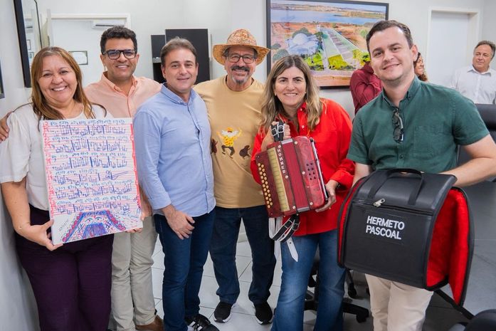 Prefeito Luciano visita obras do conservatório de música de Arapiraca ao lado de Fábio Pascoal, filho do multi-instrumentista universal