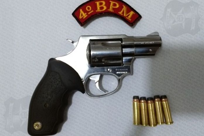 Idoso é preso por porte ilegal de arma no Farol