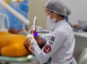 Sangramento na gengiva pode ser sinal de alerta para doenças do coração e não deve ser ignorado, diz dentista