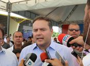 Luciano ao lado do governador Renan Filho