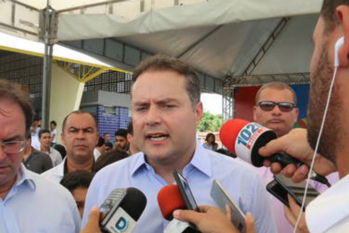 Luciano ao lado do governador Renan Filho