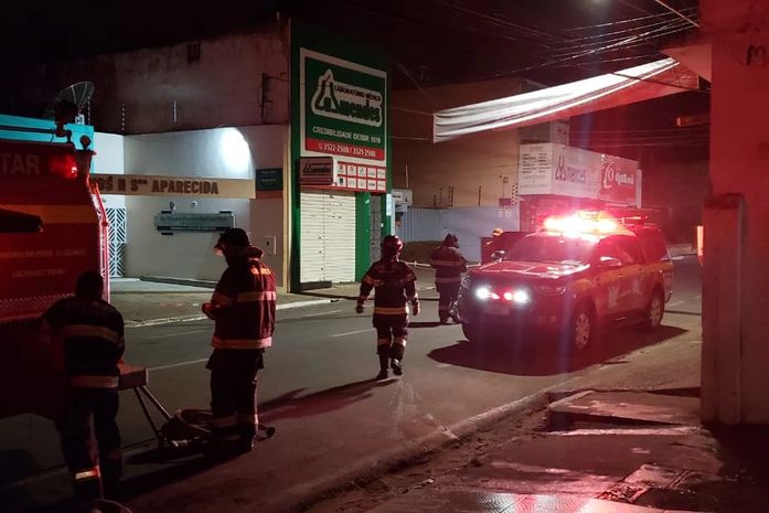 Laboratório em Arapiraca pega fogo e Corpo de Bombeiros é acionado