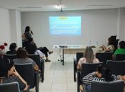 Semdes capacita assistentes sociais da SMS sobre benefícios para usuários
