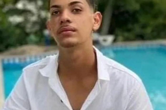 Jovem morre e namorada fica ferida após colisão de motocicleta com carro no Sertão de Alagoas