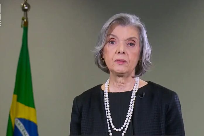 Cármen Lúcia vota pela responsabilização das redes por postagem ilegal; placar é de 8 a 2