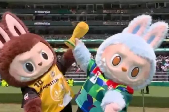 Narrador da Globo comete gafe e acaba corrigido pelo filho por mensagem no WhatsApp