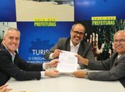 Prefeitura de Arapiraca assina contratos de R$ 58 milhões para pavimentação de ruas