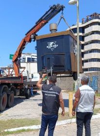 Operação recolhe trailers e barraca sem autorização na Jatiúca, Gruta e Flexal