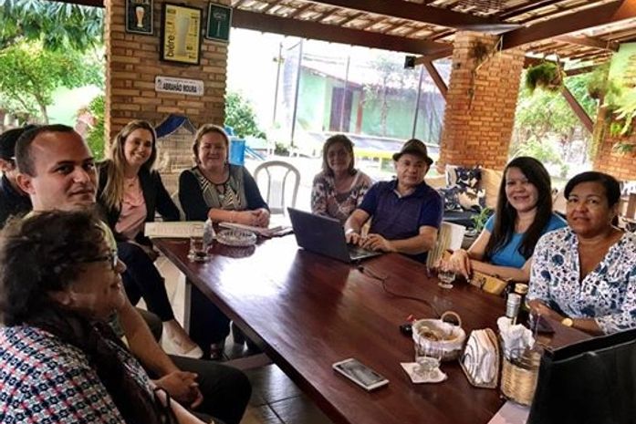 Prefeita Emanuella e dirigentes do Sinteal: aumento concedido