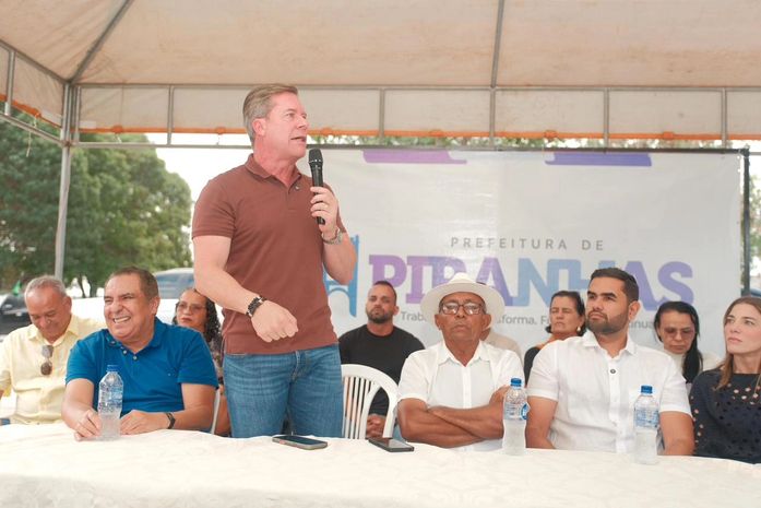 Marx Beltrão e Tiago Freitas celebram novo Espaço Esportivo Comunitário na Vila Sergipe, em Piranhas