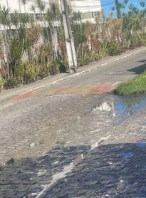 Empresa é autuada após efluente atingir rede de drenagem perto de residencial em Maceió