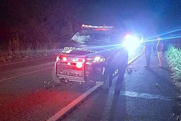 Motociclista morre e garupa fica ferido após colisão com viatura da PC no interior de AL