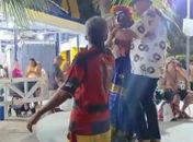 Apresentação de artista local termina em confusão na orla da Pajuçara, em Maceió 