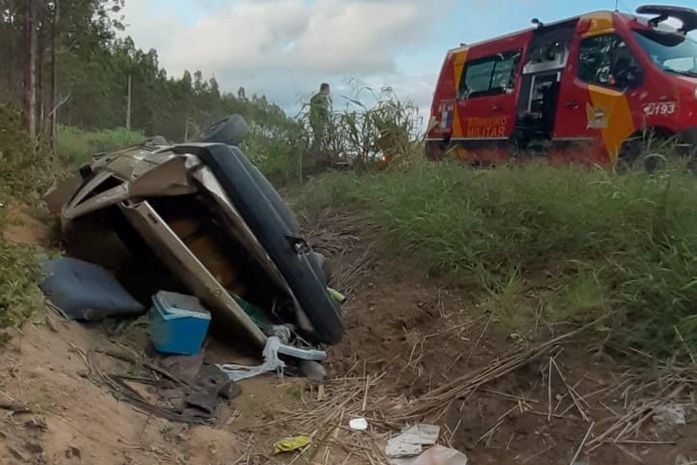 Capotamento deixou cinco pessoas feridas, em trecho da AL-105, próximo a Usina Cacheira do Meirim