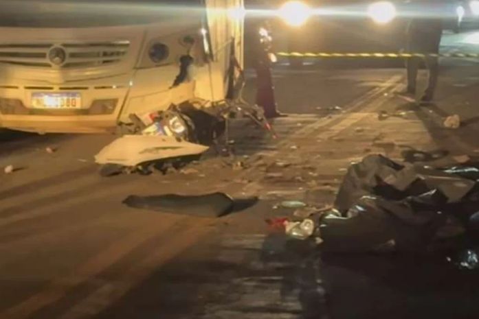 Colisão entre moto e micro-ônibus deixa dois mortos na BR-349 em Coruripe