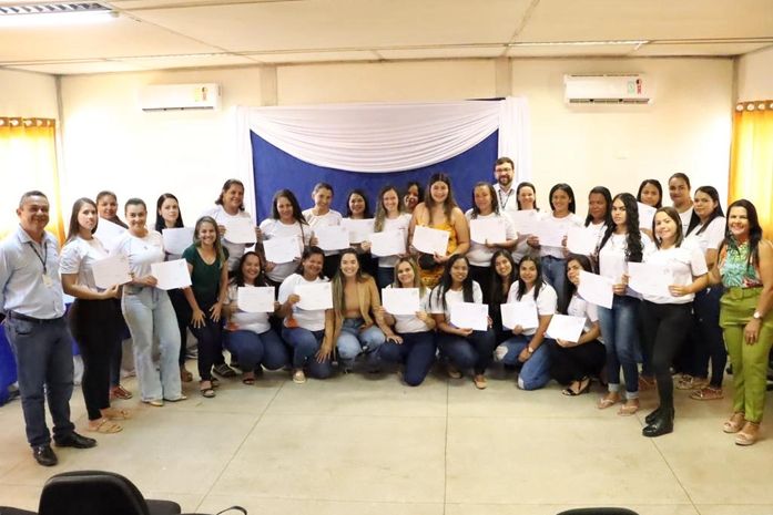 Prefeitura de Santana do Mundaú e Senac entregam certificados a 32 novas profissionais de manicure, pedicure e depilação