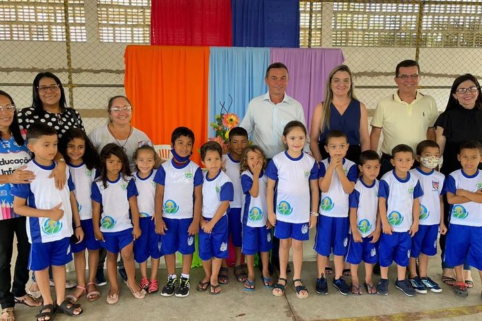 Prefeitura de Anadia entrega nova remessa de fardamentos escolares