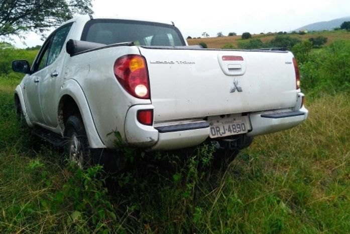 Veículo foi encontrado em Matagal