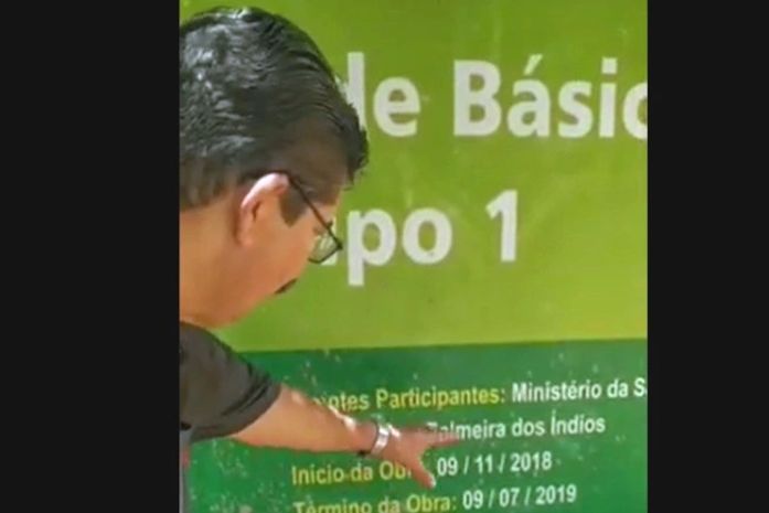 Candidato a vereador descobre documentos da prefeitura jogados em prédio público abandonado em Palmeira