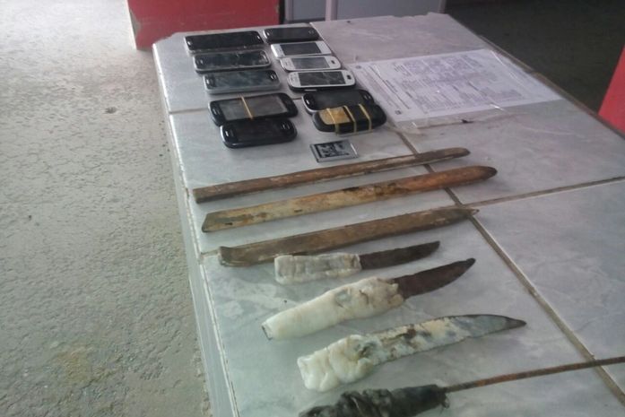 Após varredura, agentes encontram armas e celulares em presídio
