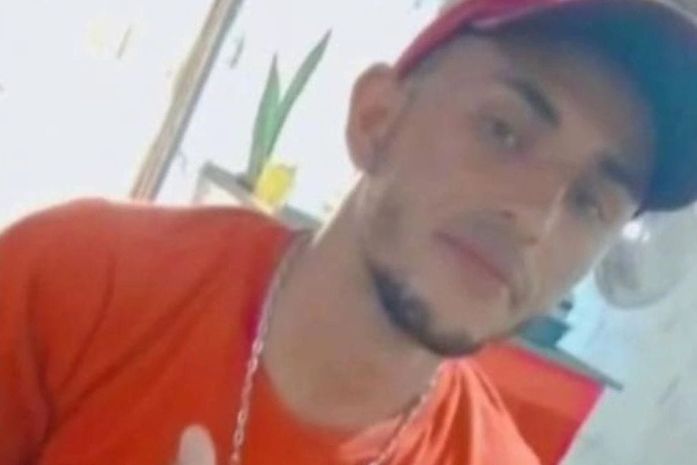 Pai e filho menor morrem em colisão entre carro e motocicleta em Arapiraca