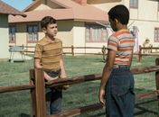 Sarcasmo e crítica social batem na porta do suspense "Suburbicon: Bem-vindos ao Paraíso", dirigido por George Clooney