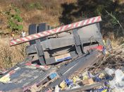 Após 7h, corpo de motorista que tombou caminhão no interior de AL é retirado das ferragens  