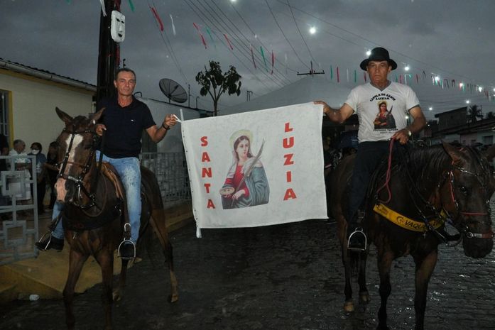 Povoado Tapera em Anadia abre os festejos da padroeira Santa Luzia com tradicional festa dos bandos
