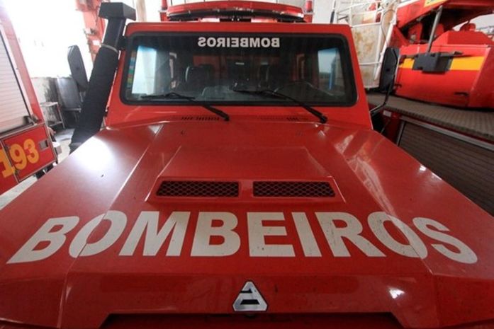 Governo entrega três novas viaturas ao Corpo de Bombeiros