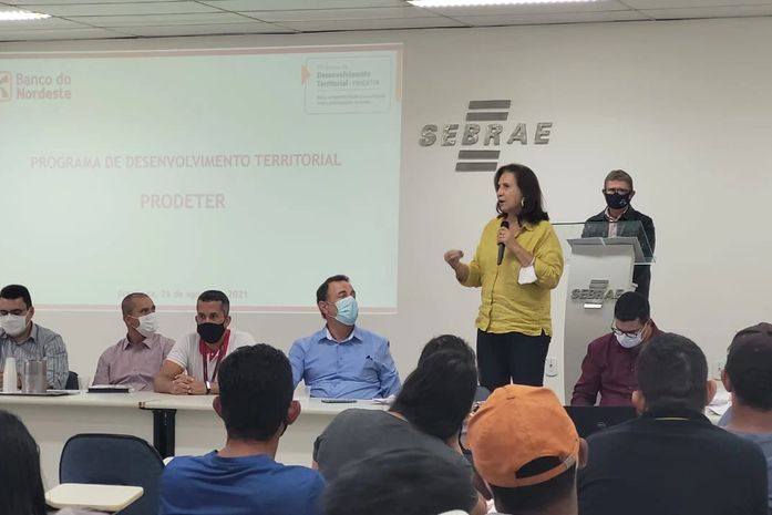Chefe de gabinete do Conagreste, Graça Lisboa, apresentou a entidade e as ações do consórcio para os produtores.