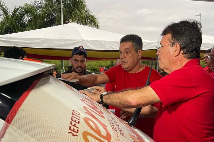 Neno Freitas inicia campanha com grande adesivaço em Branquinha