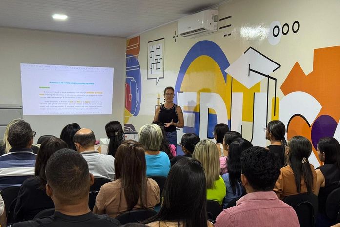 Secretaria de Educação discute novo Referencial Curricular para Traipu