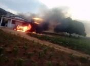 Homem chegou embriagado e tocou fogo na casa