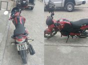 Motocicleta furtada que foi recuperada pelos policiais 