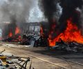 Ônibus pega fogo na garagem da Veleiro, no Trapiche da Barra