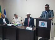 Prefeito Zé Cícero, presidente da Câmara, Wellington Mocedo (PT) João Dirceu (chapéu)  e o vereador  Roseildo (PT)  discursando