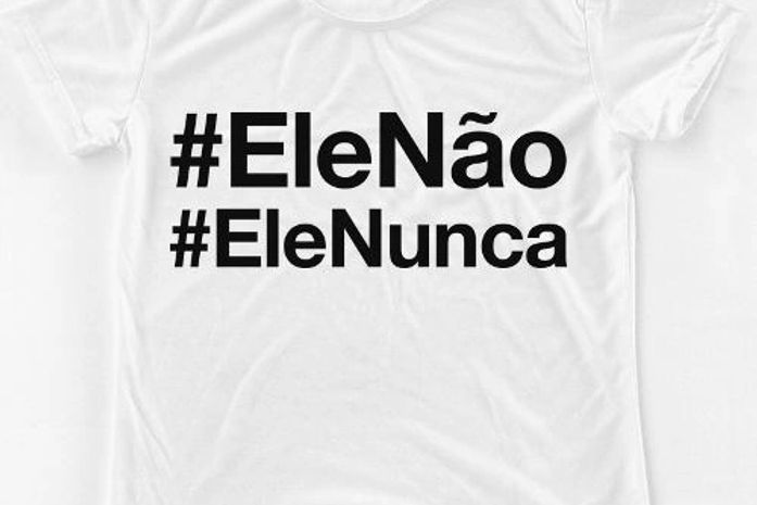 Eu sei quem é a senhora, e quero saber se vai votar naquele candidato?- pergunta o morador de rua.