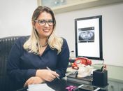 Cirurgiã e traumatologia buco-maxilo-facial e mestra em odontologia, Camila Ximenes