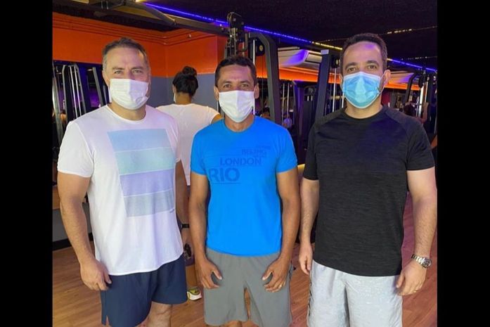 Sob o olhar crítico do Hélio, Renan Filho e Paulo Dantas suam juntos