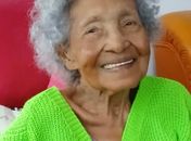 Dei a Alda  Barros, minha mãe,  um casaco de frio cor verde esperança, para agasalhar a alma nos tempos friorentos