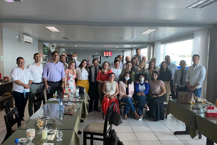 Pré-candidatos Vagner Paes e Natália Von Sohsten foram recebidos por integrantes da advocacia de Delmiro Gouveia