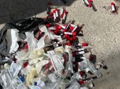 Lixo de laboratório é jogado em via pública e população aciona a Vigilância Sanitária, em Maceió
