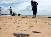 Manchas de óleo em praias do Nordeste